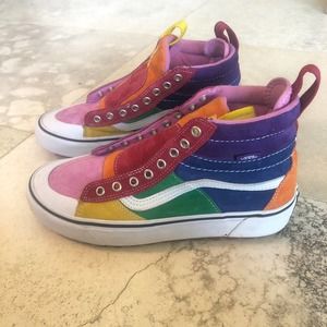 EUC RARE CLEAN VANS Unisex Sk8-Hi Mte 2.0 Dx in Rainbow - Men's 8 / Women's 9.5